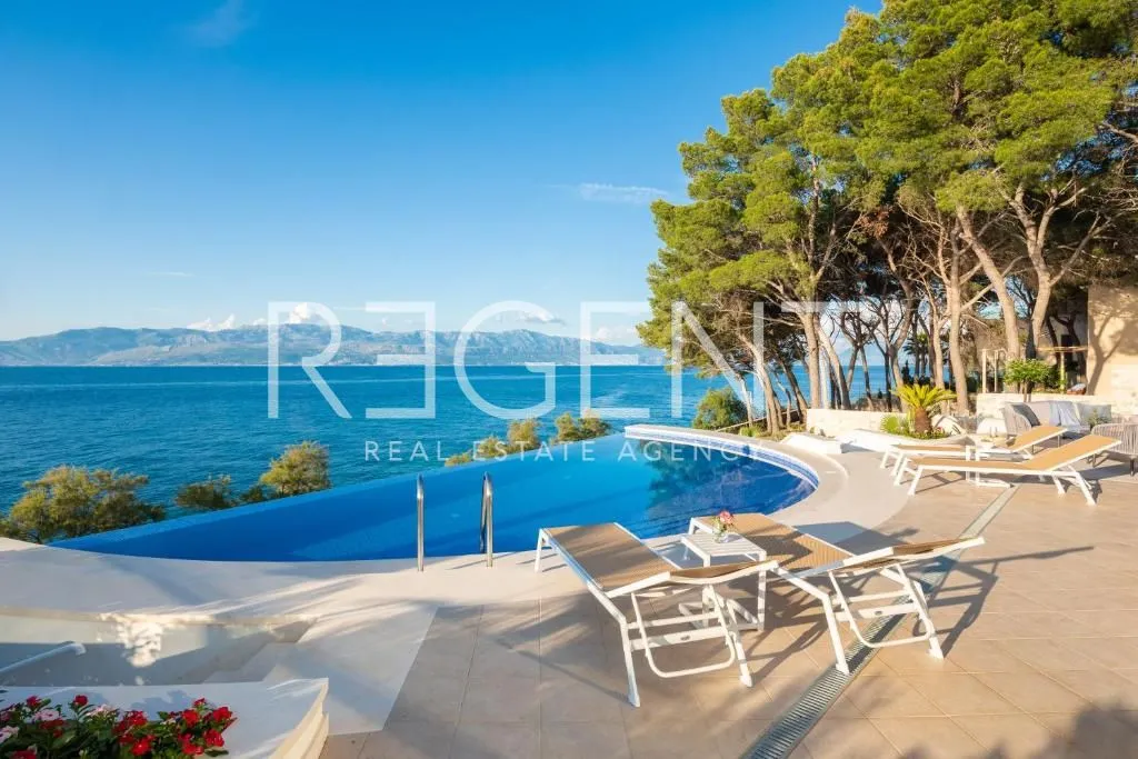 Brač - Moderna vila prvi red uz more - Sutivan