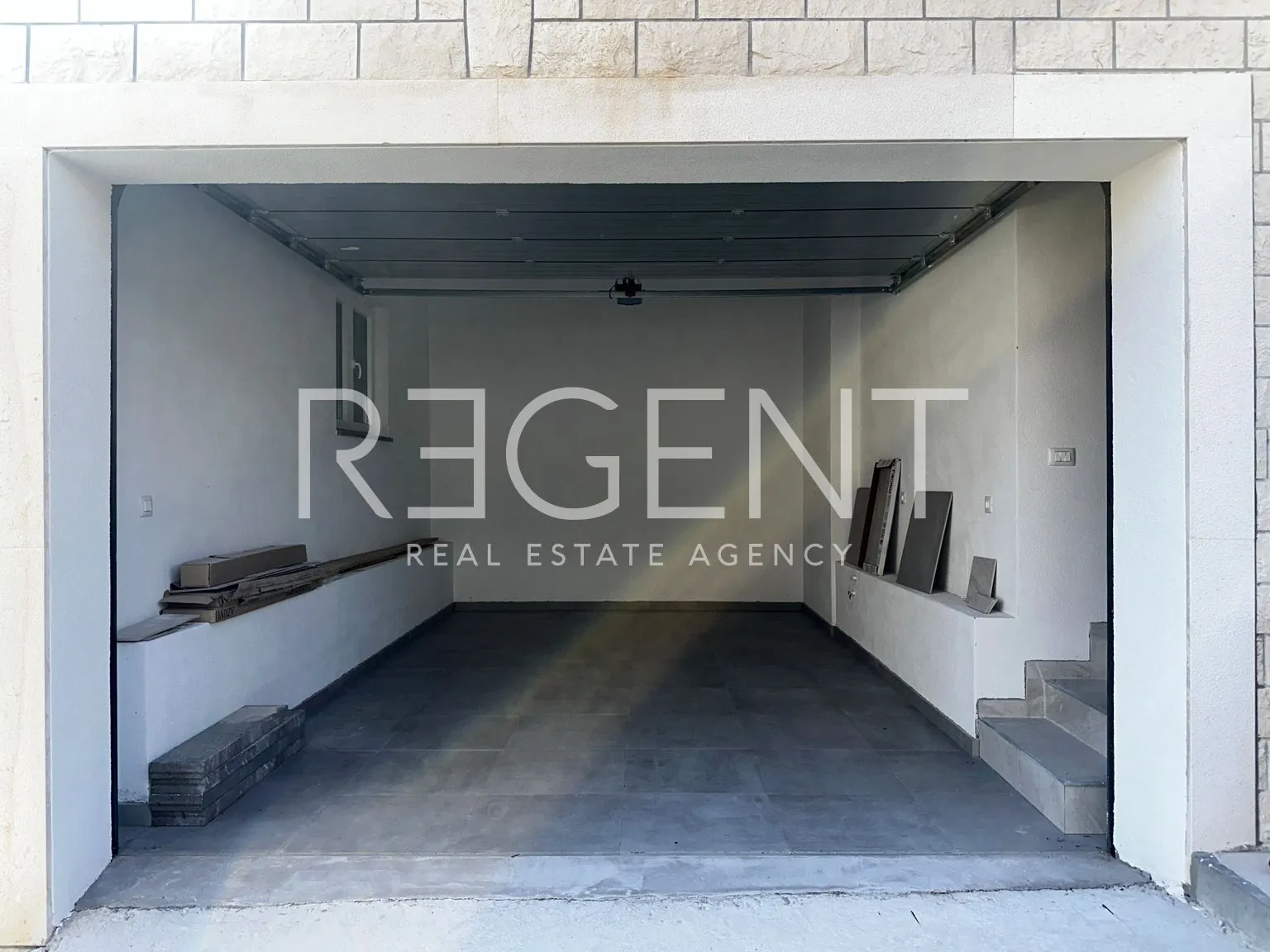 split, podstrana - kuća sa tri stambene jedinice i pogledom na more 340m2 - slika 3