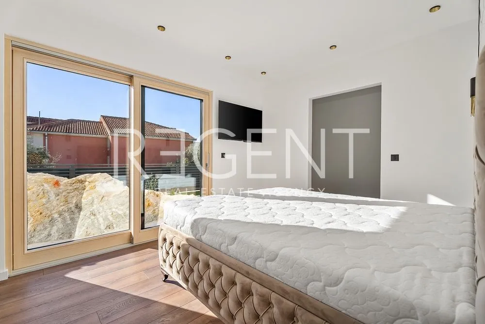 split, strožanac - moderna vila s pogledom na more, bazenom i pomoćnim objektom 50 m2 - slika 22