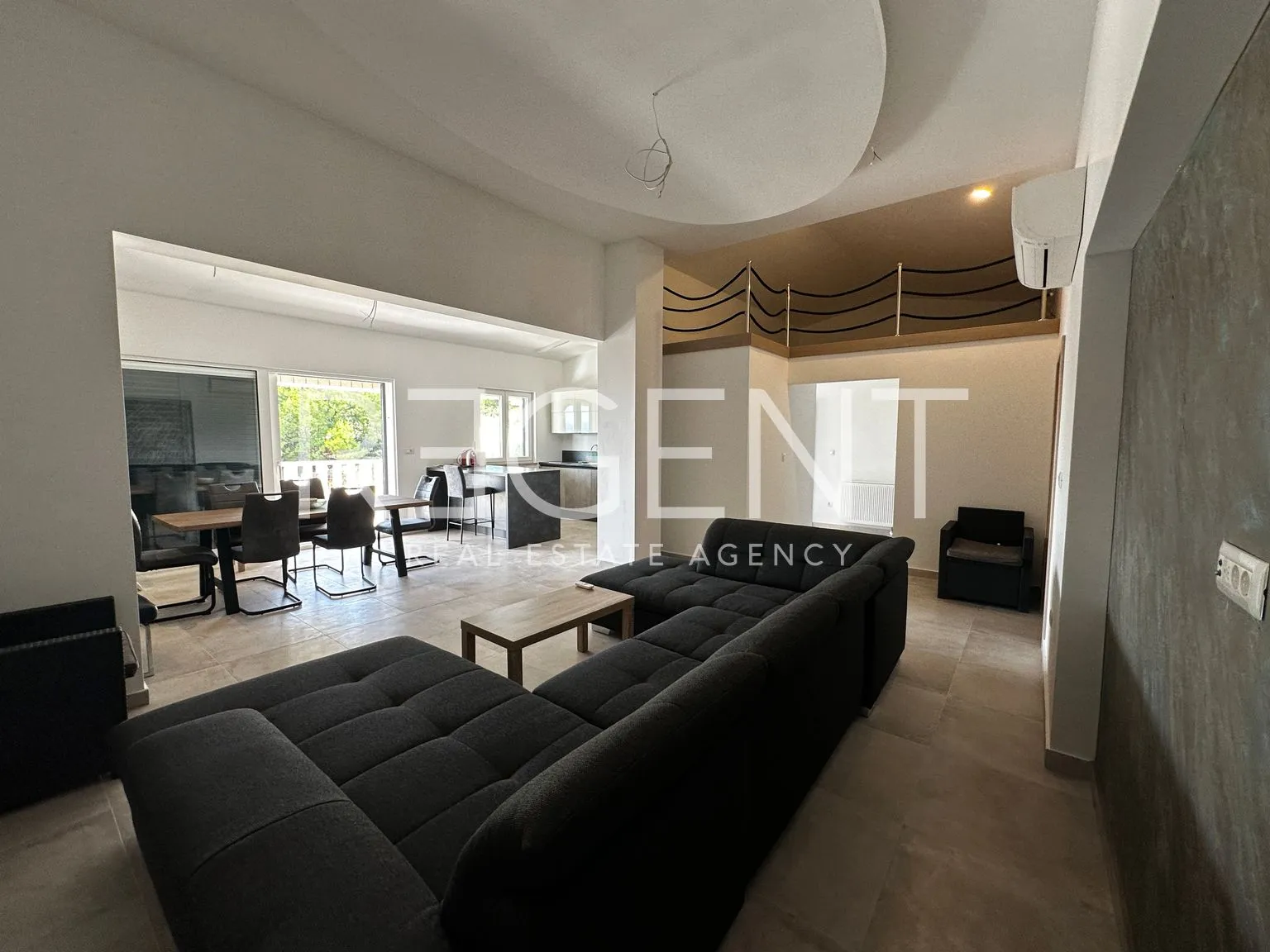 split, podstrana - kuća sa tri stambene jedinice i pogledom na more 340m2 - slika 2