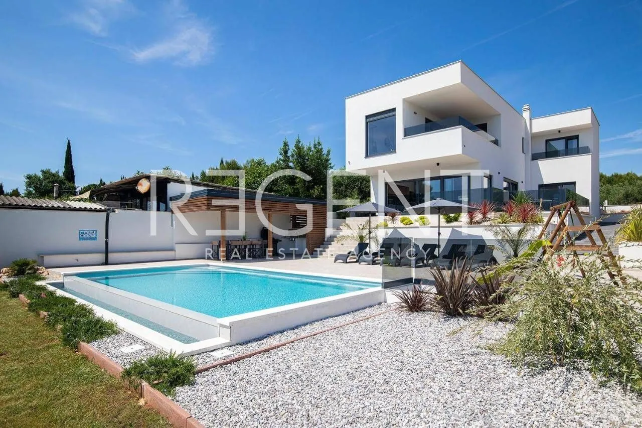 istra, medulin - prekrasna villa s wellnessom nkp 190 m2 nadomak mora - slika 32