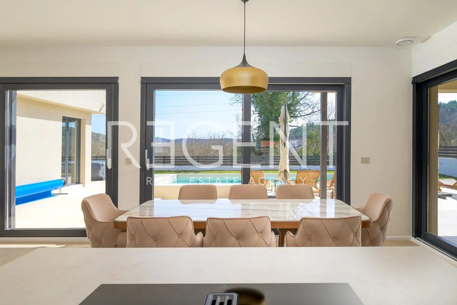 rovinj- vila s bazenom u modernoj novogradnji - slika 5