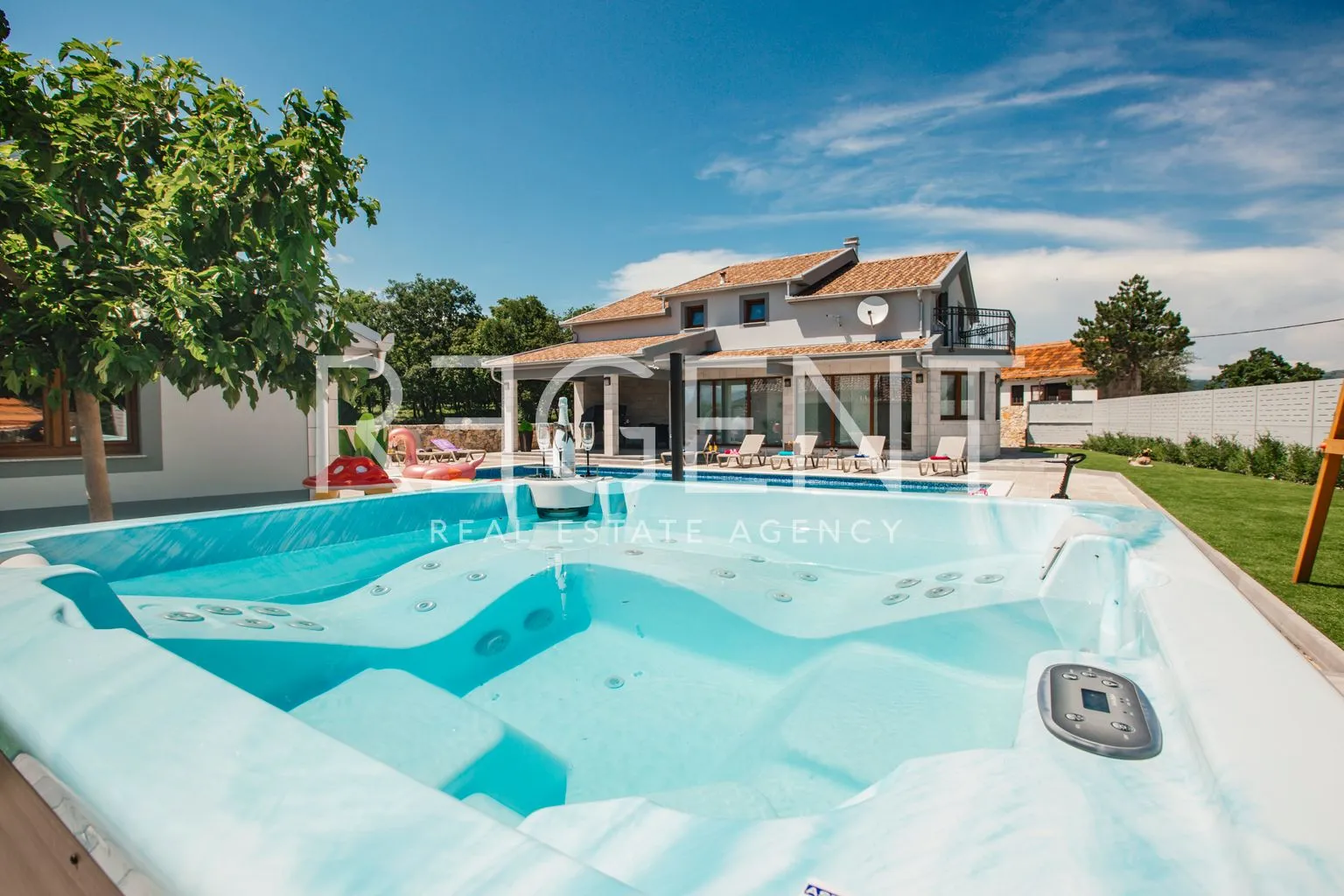 imotski, proložac - moderno uređena vila 277 m2 na parceli 1360 m2 u mirnom okruženju - slika 2