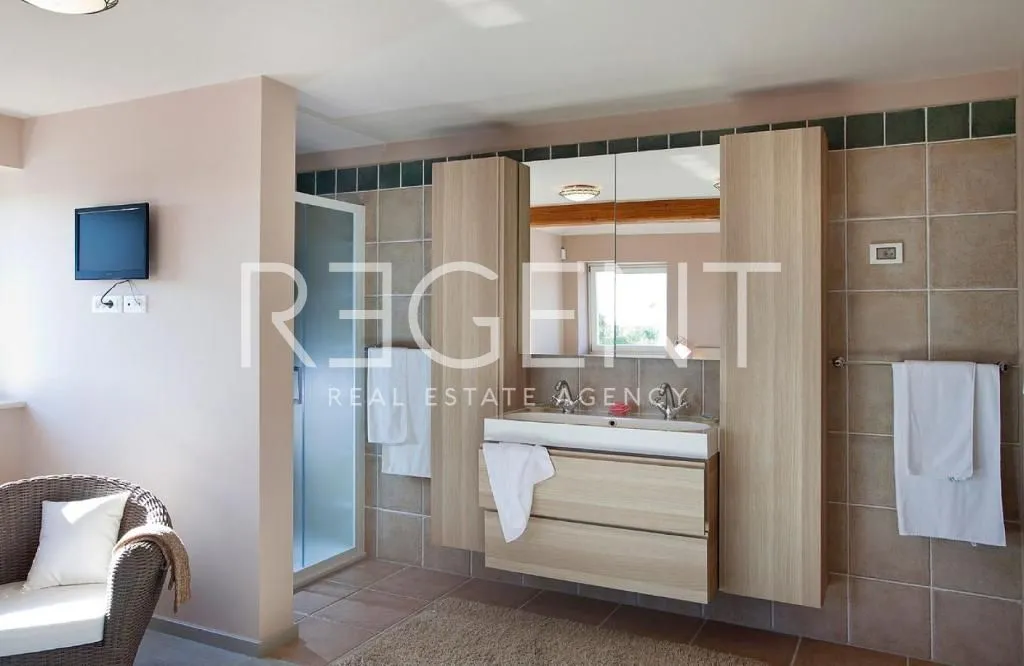 istra, vodnjan - prekrasna kamena vila 230 m2 - slika 7