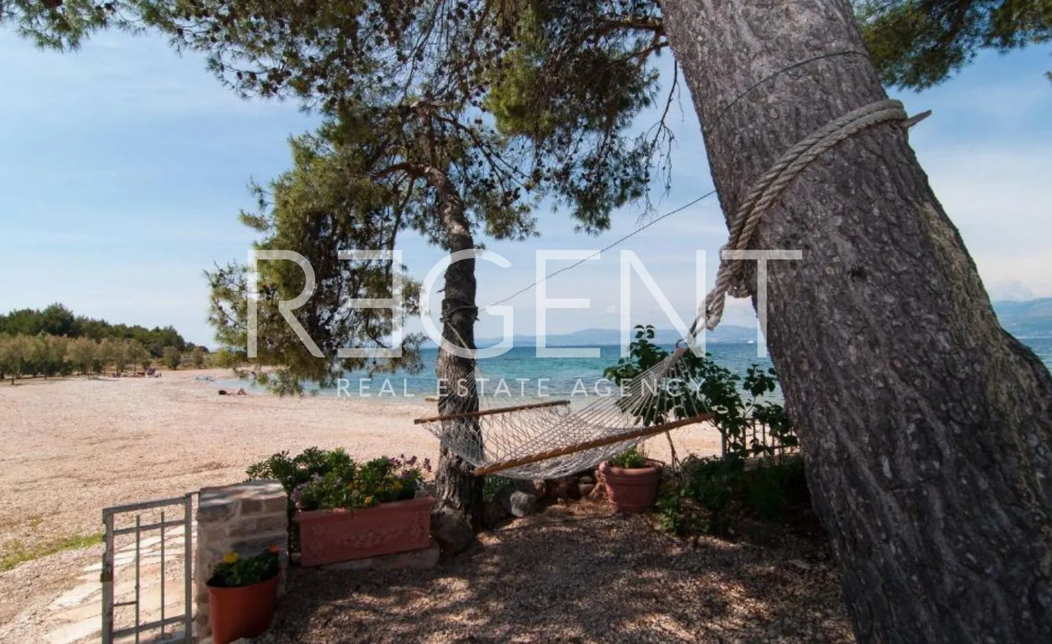 brač, mirca - vila s bazenom prvi red uz more - slika 10