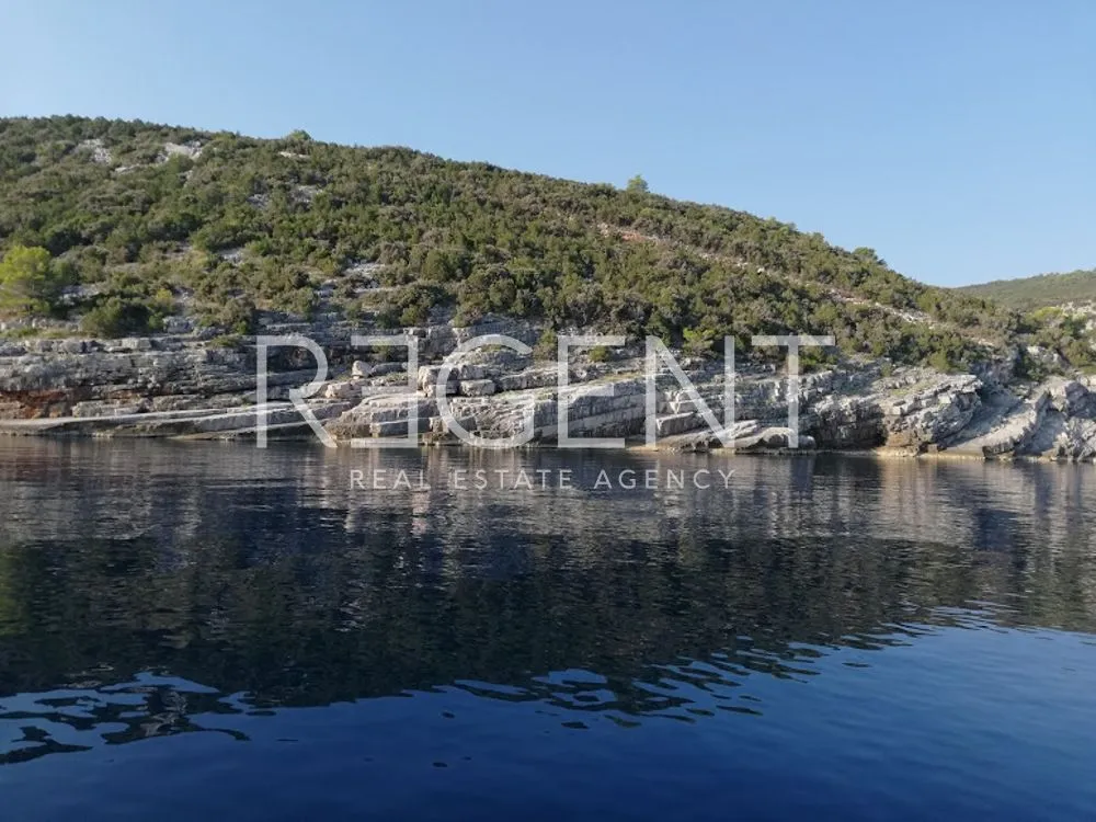 hvar - atraktivno zemljište uz more 74765 m2 - slika 2