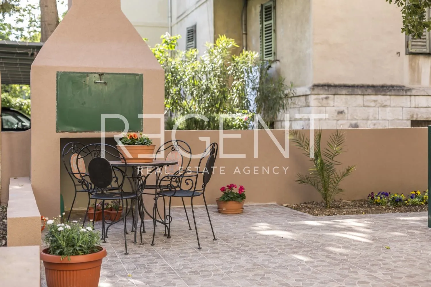 split, bačvice - stan s 3 apartmanske jedinice i prostranim vrtom - slika 17