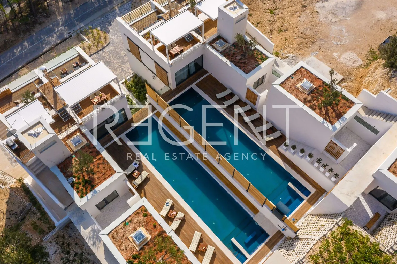 omiš – dvije ekskluzivne vile s bazenima i panoramskim pogledom - slika 7