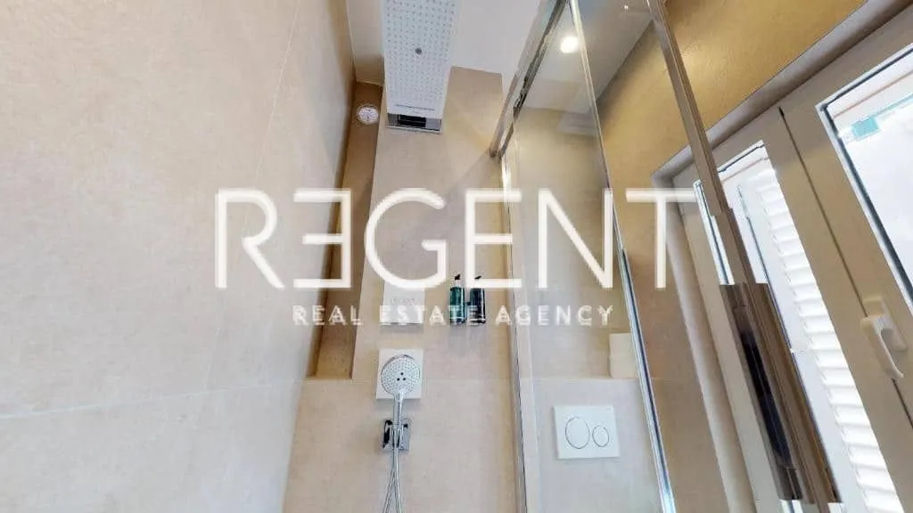 split, centar - dioklecijanova palača dva studio apartmana 65 m2 - slika 7