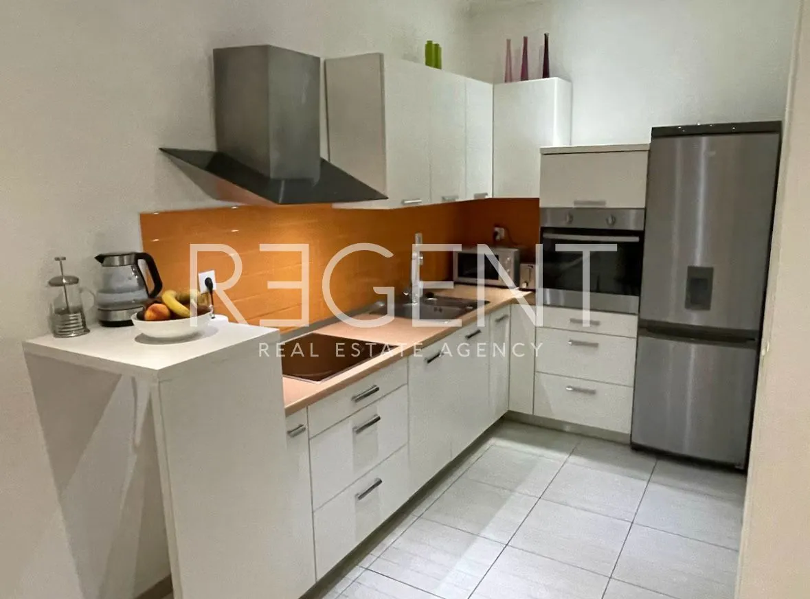 split, manuš - trosoban stan s loggiom - slika 6