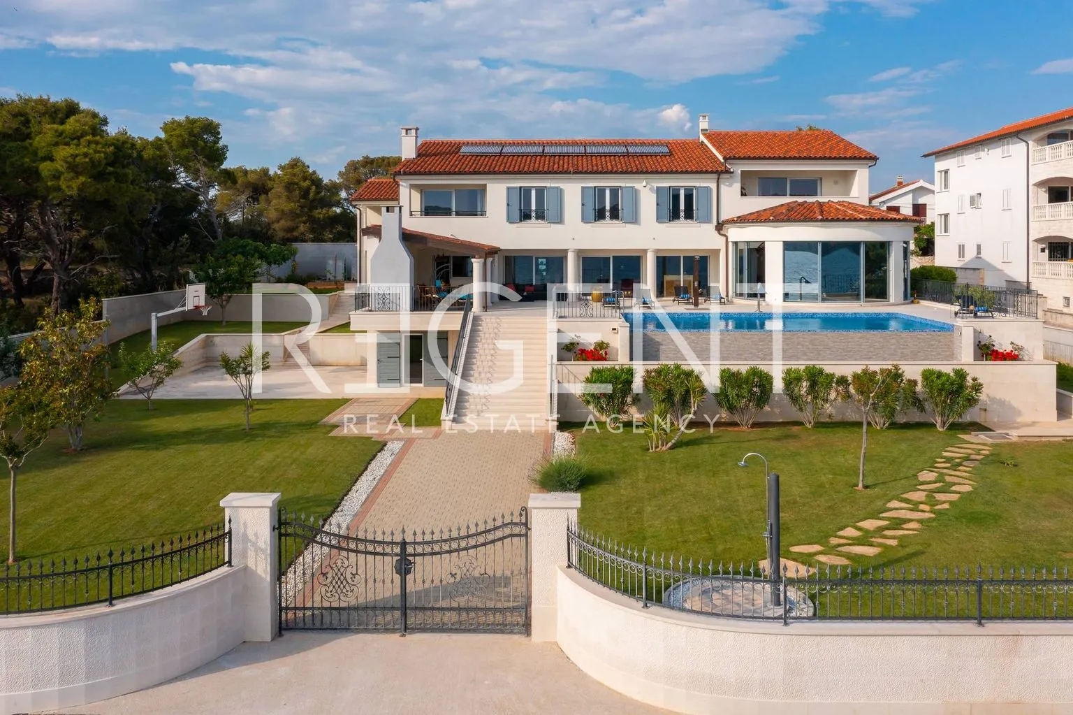 šibenik - prekrasna luksuzna vila uz more 1000 m2 - slika 42