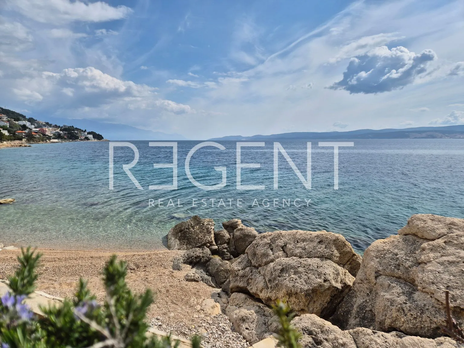 omiš, stanići – vila prvi red uz more s velikim potencijalom - slika 24