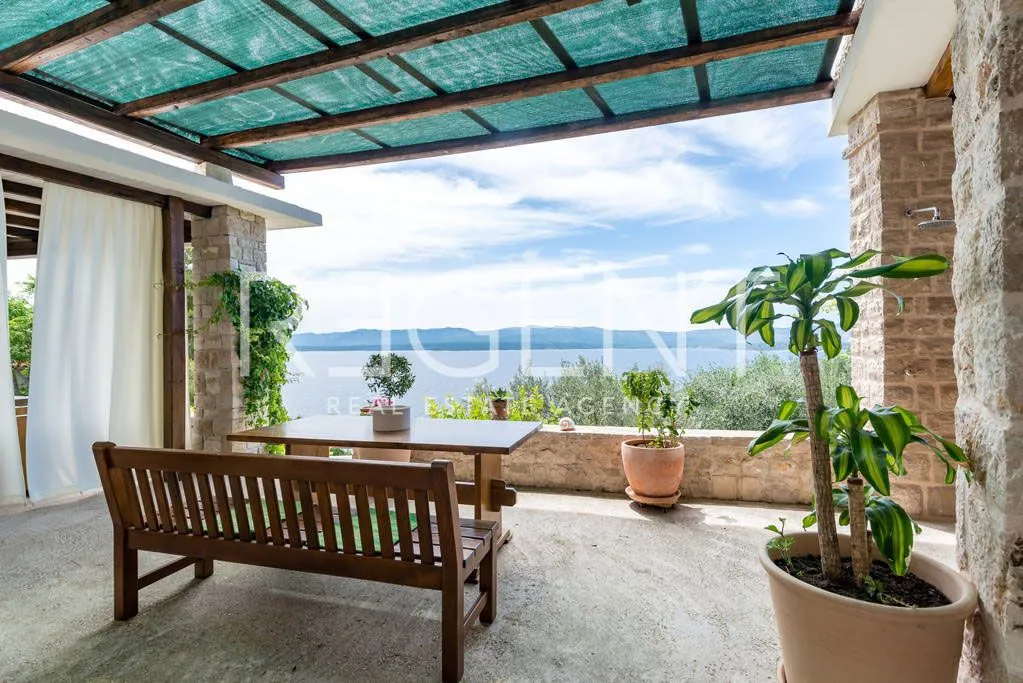 brač, bol - kamena kuća sa četiri apartmana - slika 21