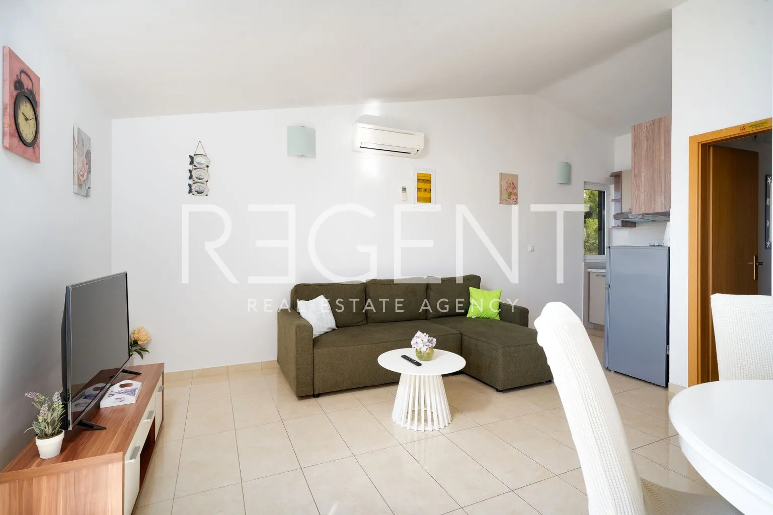 šibenik, rogoznica - kuća sa šest apartmana - slika 7