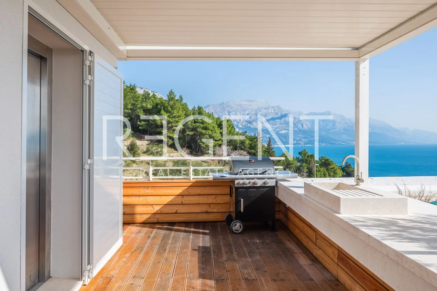 omiš – ekskluzivna vila s bazenom i panoramskim pogledom - slika 18