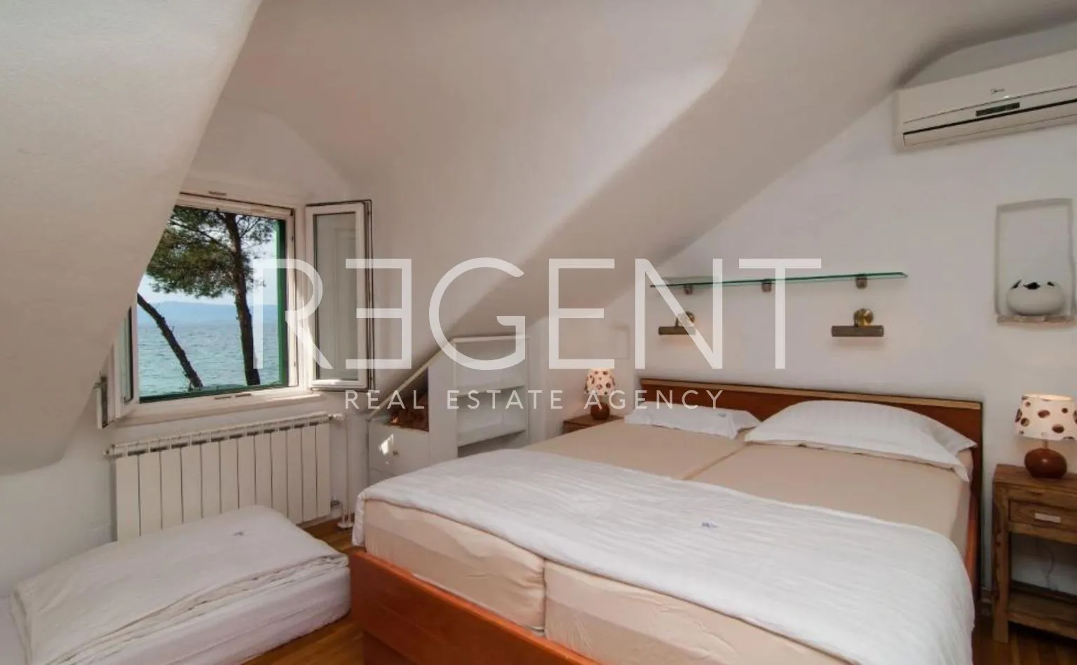 brač, mirca - vila s bazenom prvi red uz more - slika 20