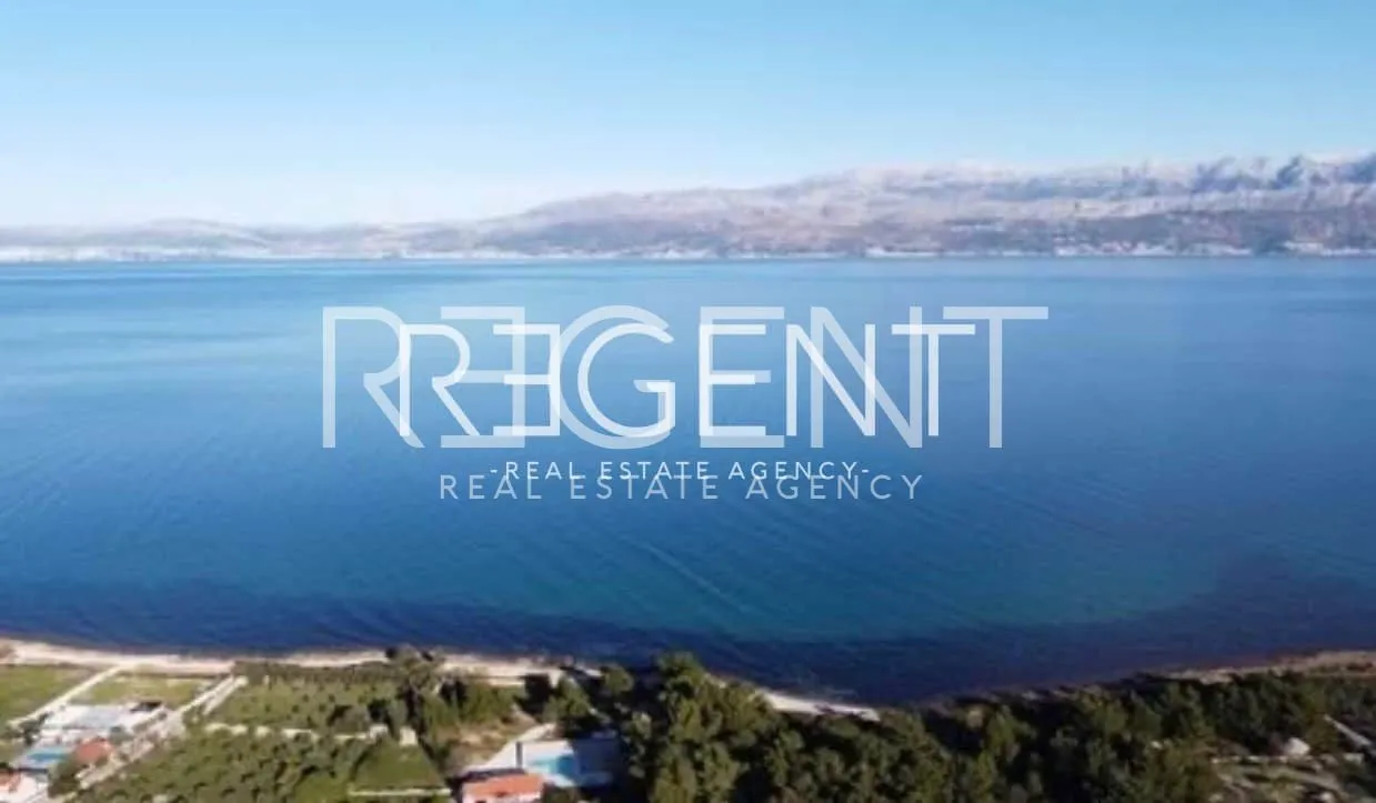 Brač, Supetar - atraktivno građevinsko zemljište 3901 m2 sa pogledom na more