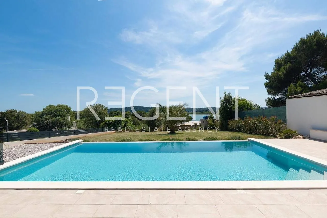 istra, medulin - prekrasna villa s wellnessom nkp 190 m2 nadomak mora - slika 3
