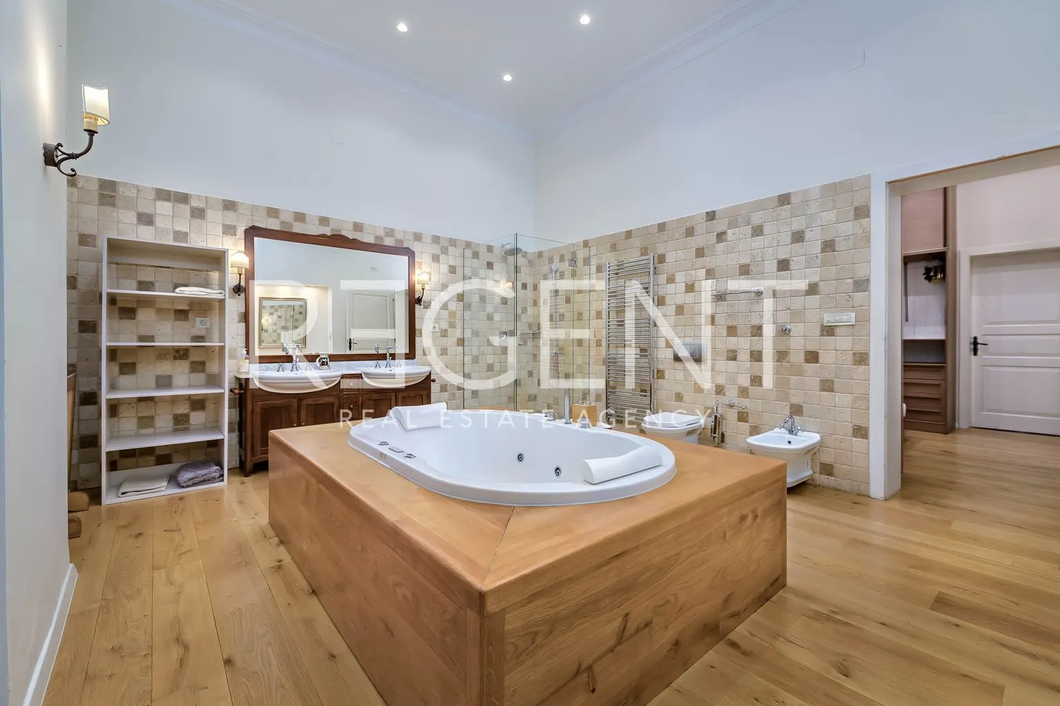 stan 197 m² za najam, centar — 1. kat, 2 kupaonice - slika 7