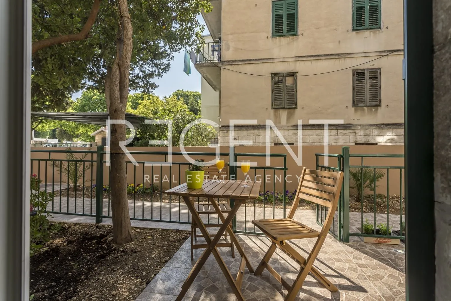 split, bačvice - stan s 3 apartmanske jedinice i prostranim vrtom - slika 16