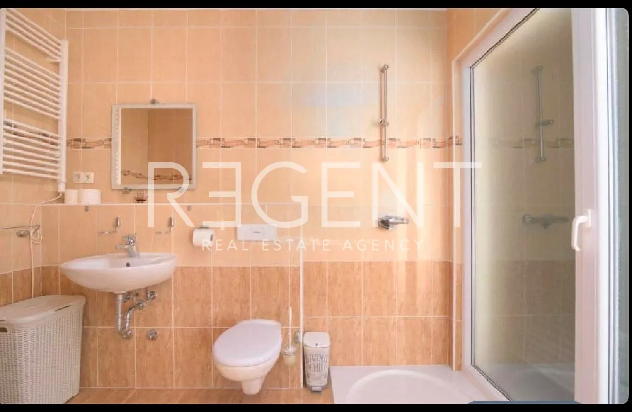 trogir, okrug gornji - trosoban stan s garažom i pogledom na more 123 m2 - slika 2