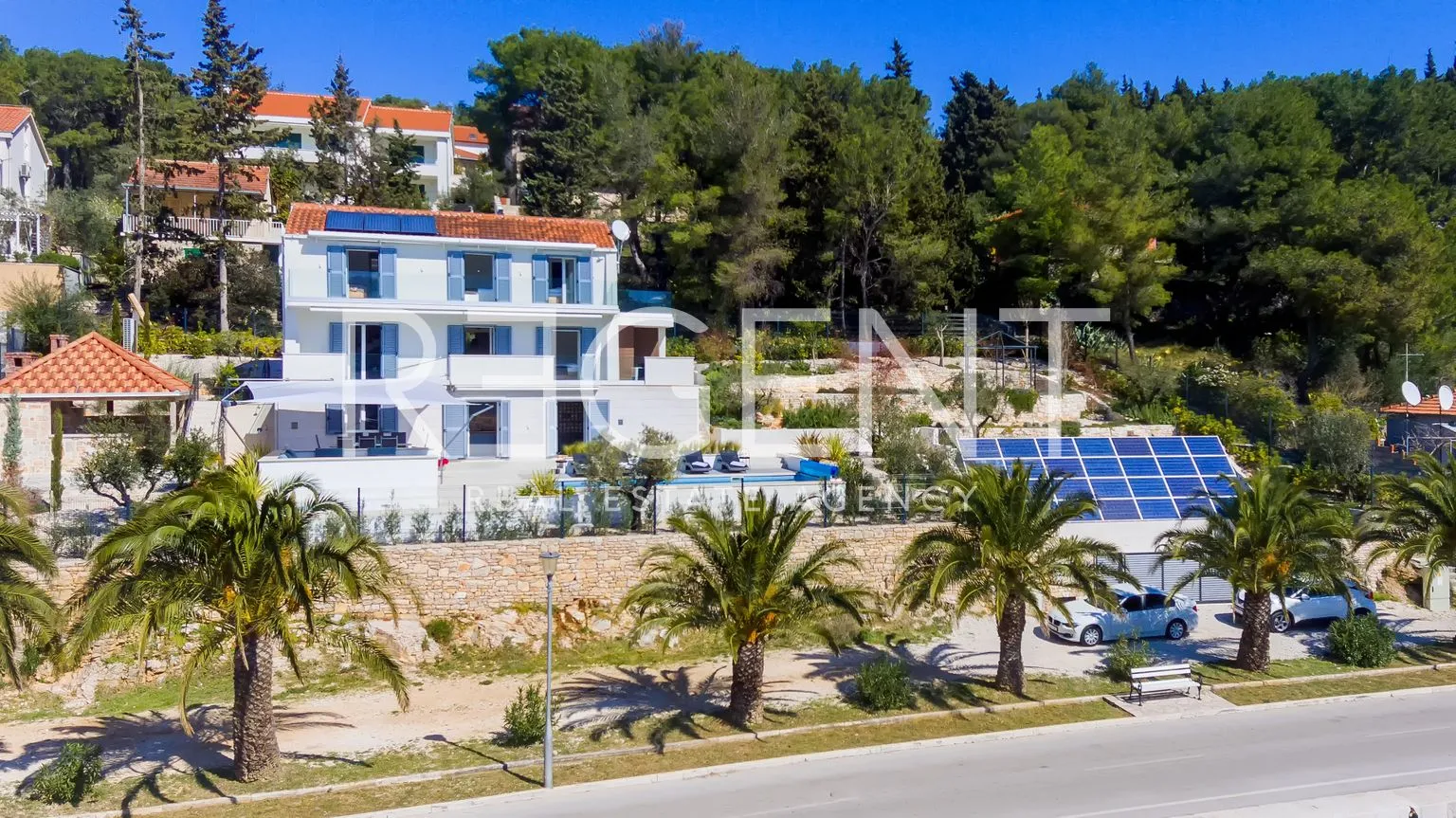 milna, brač – luksuzna vila prvi red do mora s bazenom - slika 3