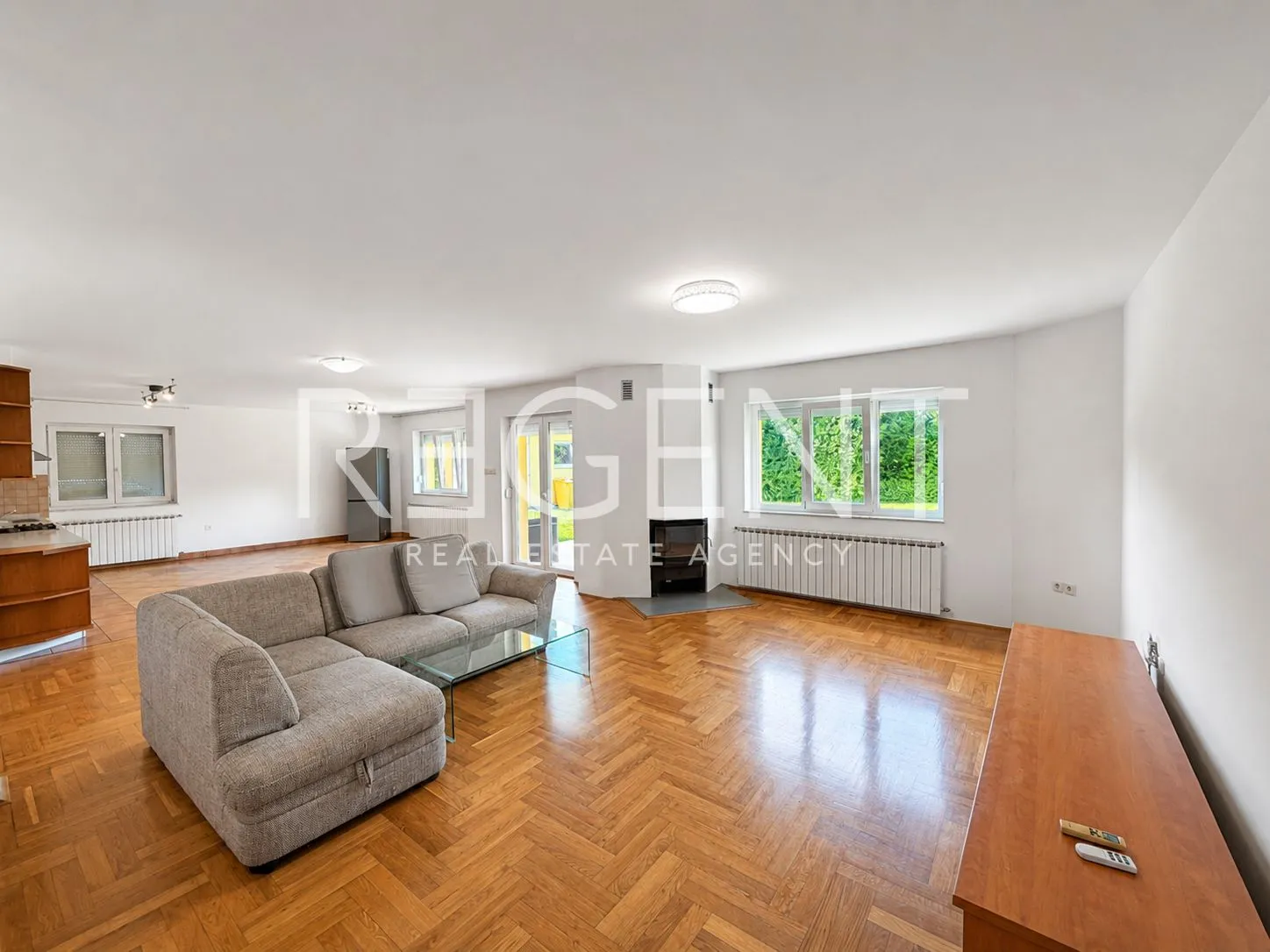 kuća 275 m² za najam, jazbina — vrt, 2 garaže - slika 3
