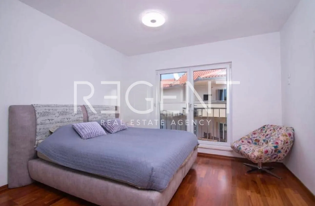trogir, okrug gornji - trosoban stan s garažom i pogledom na more 123 m2 - slika 3