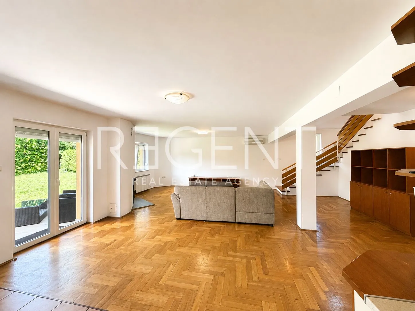 kuća 275 m² za najam, jazbina — vrt, 2 garaže - slika 4