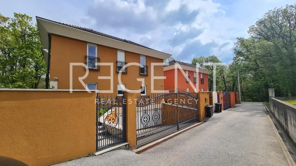 zagreb, remete - vila s bazenom i dvorištem - slika 11