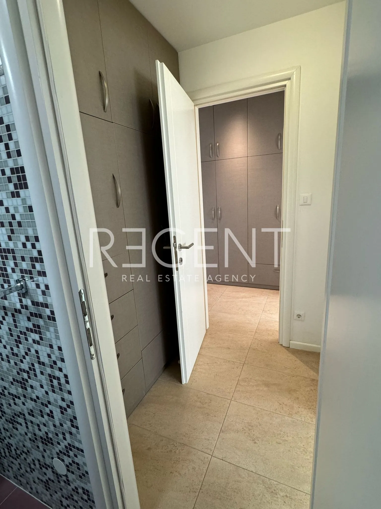 split, žnjan - trosobni penthouse s terasom i pogledom na more 102 m2 dugoročni najam - slika 4