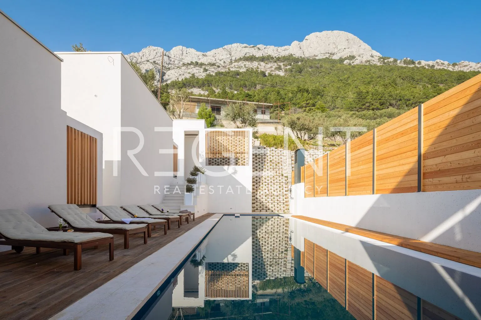 omiš – ekskluzivna vila s bazenom i panoramskim pogledom - slika 17