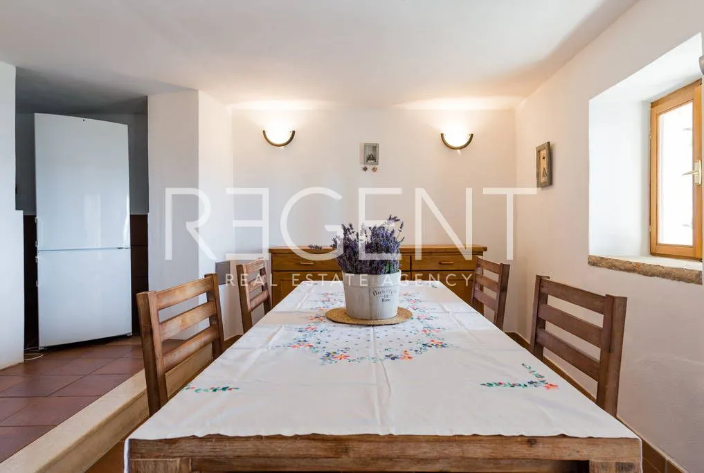 brač, bol - kamena kuća sa četiri apartmana - slika 25