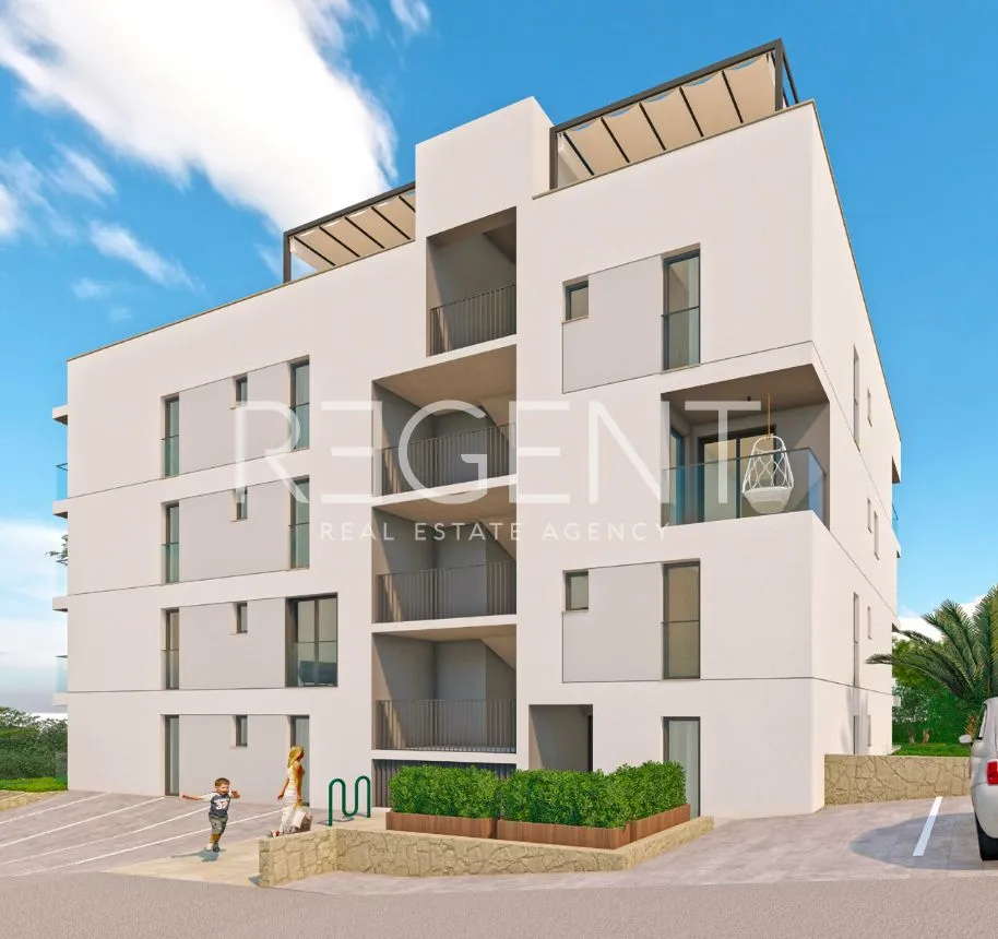 trogir, okrug gornji – trosobni stan s balkonom u novogradnji - slika 2