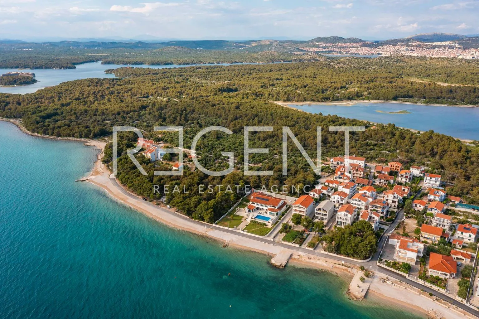 šibenik - prekrasna luksuzna vila uz more 1000 m2 - slika 2