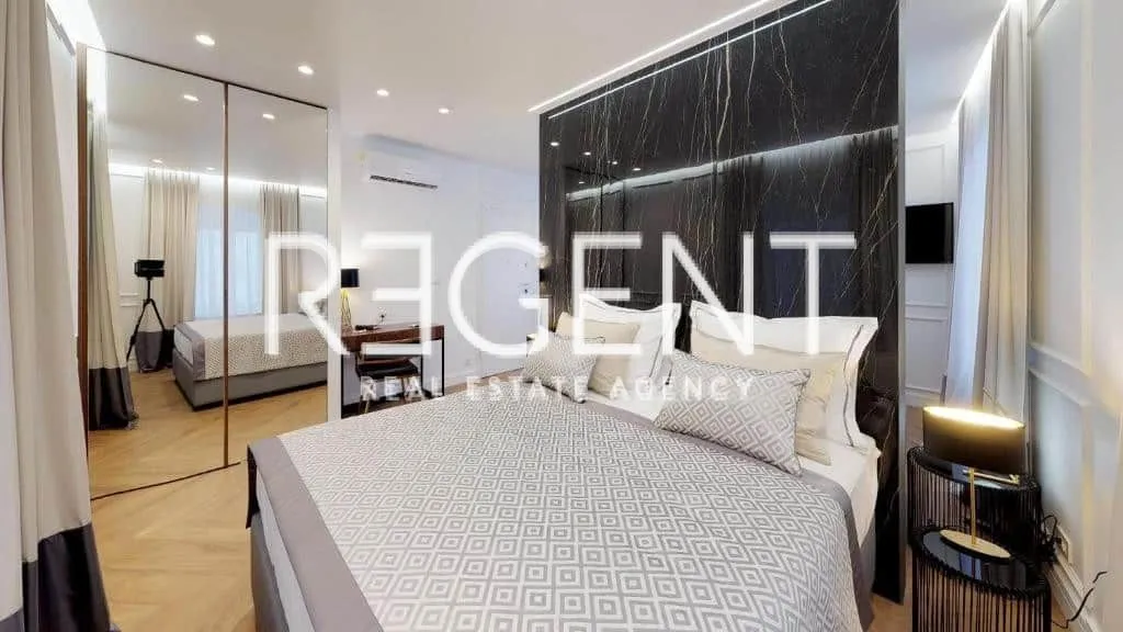 split, centar - dioklecijanova palača dva studio apartmana 65 m2 - slika 21