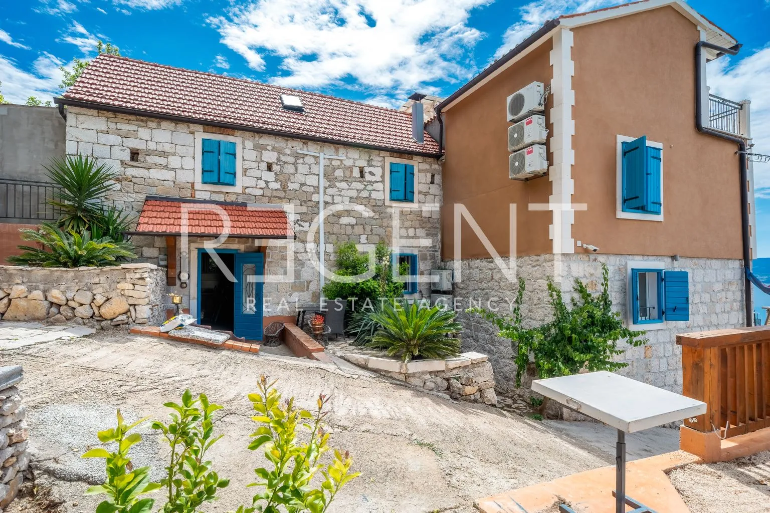 split - autentična vila među maslinicima s pogledom na more i bazenom - slika 3