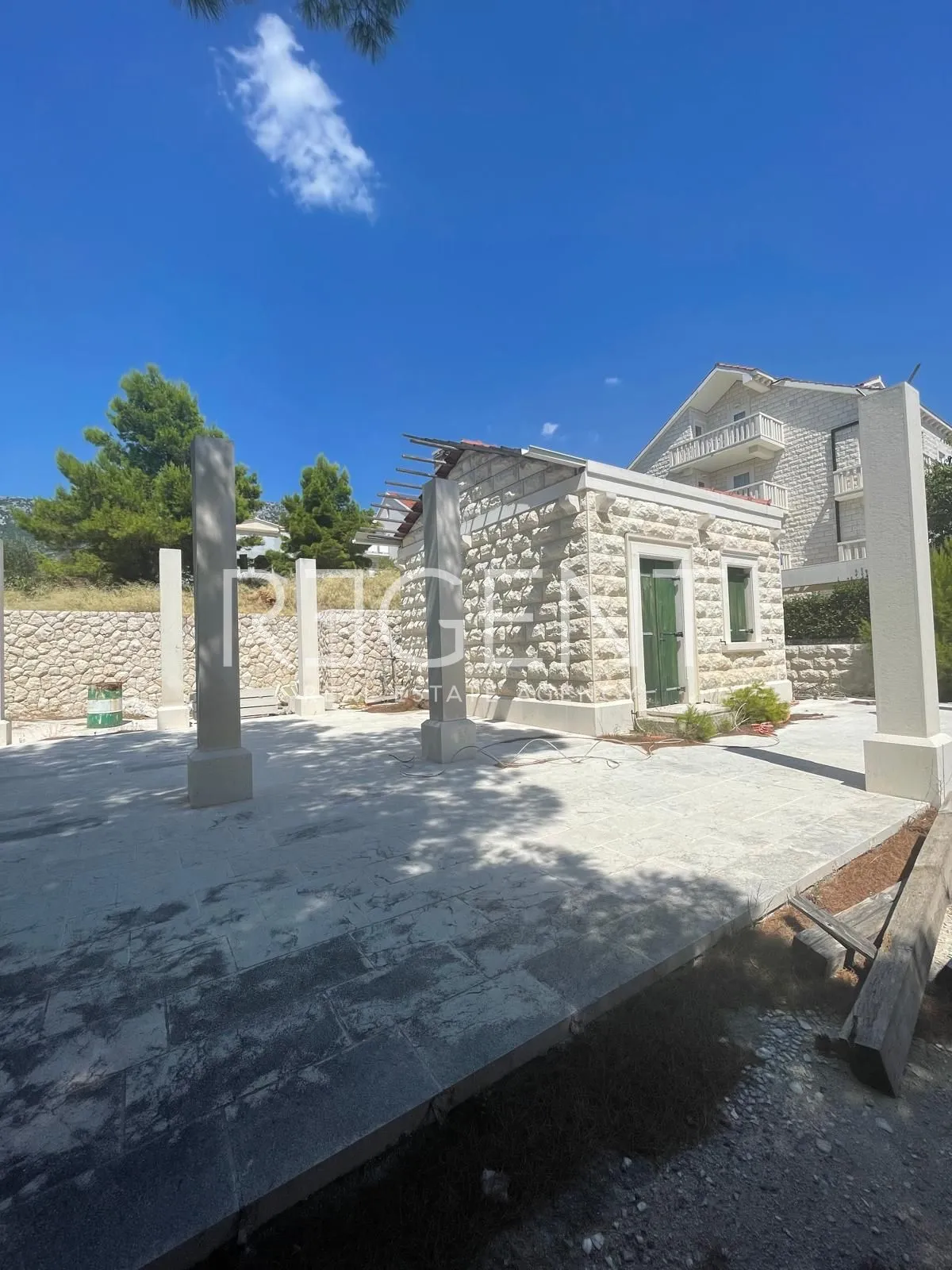 brač, bol – vila u izgradnji s dovršenim pomoćnim objektom - slika 4