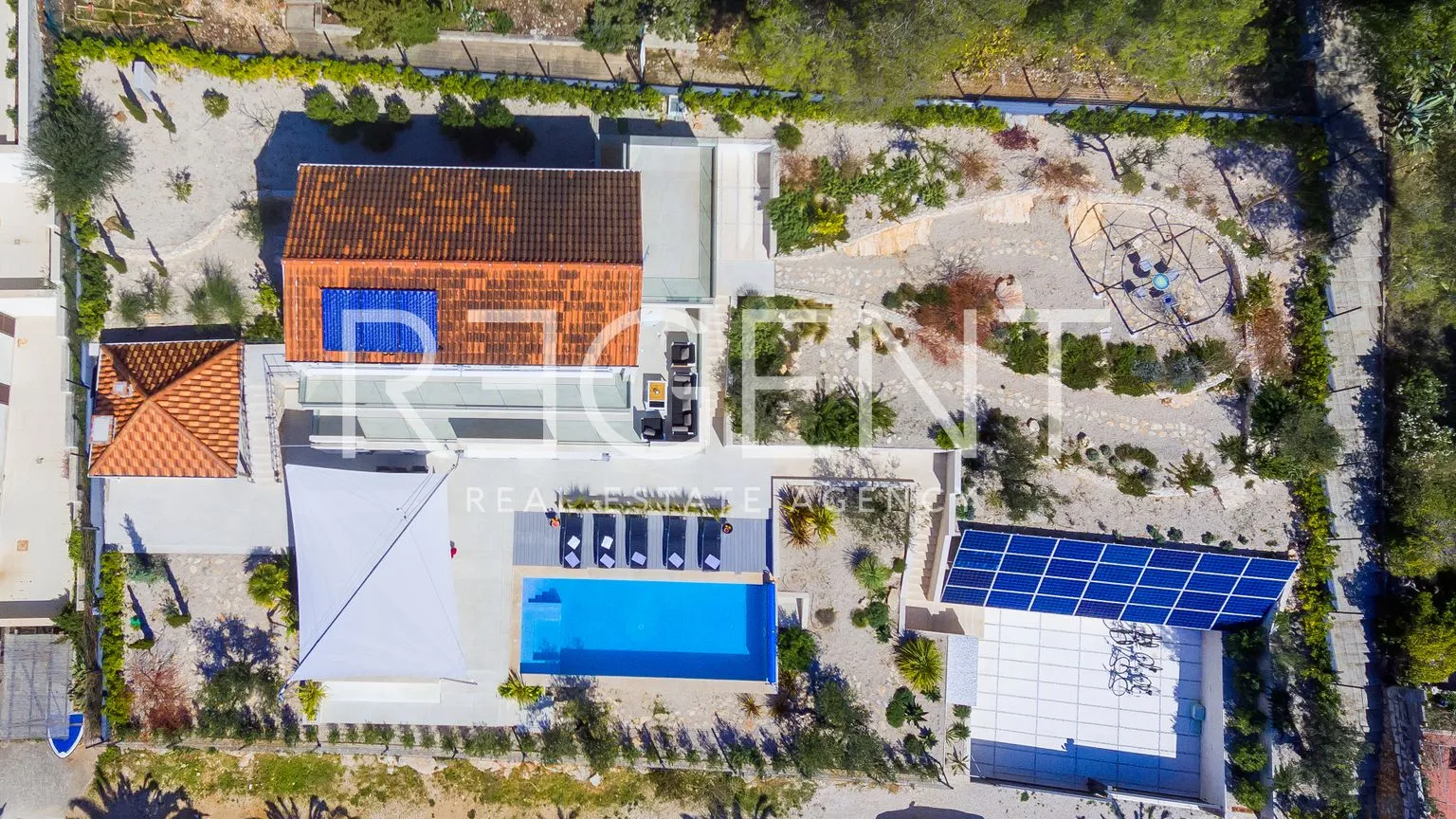milna, brač – luksuzna vila prvi red do mora s bazenom - slika 7
