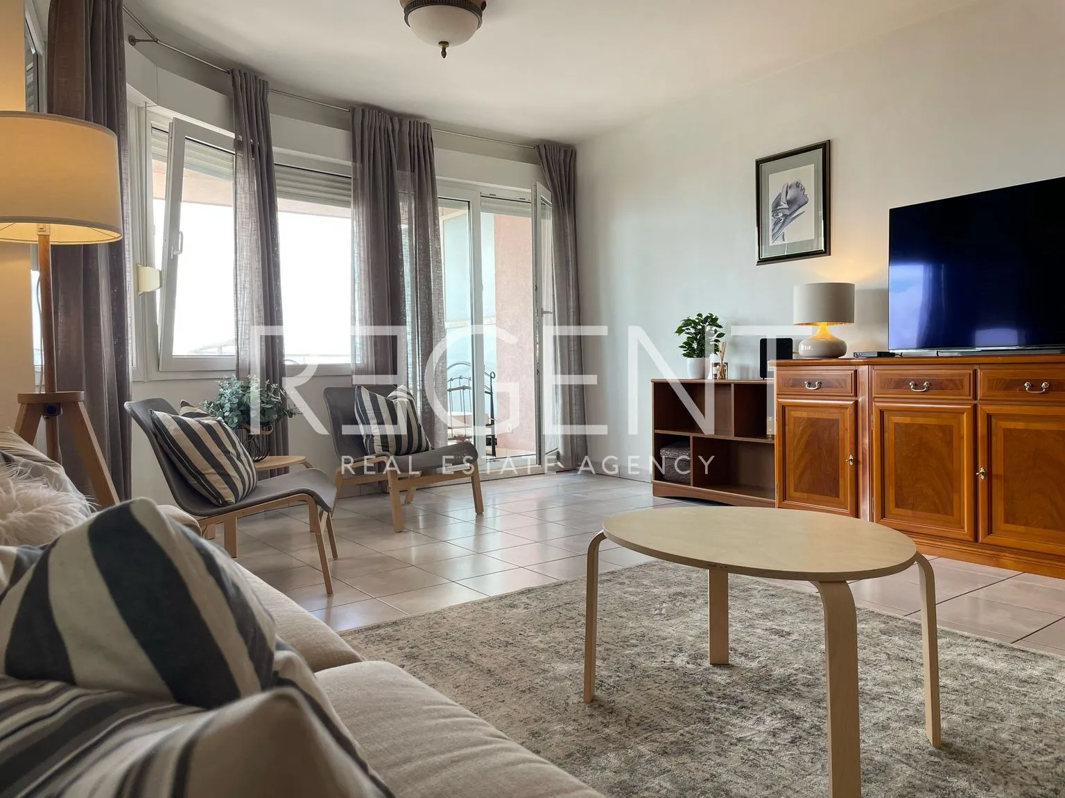 split, žnjan - dvosobni stan sa loggiom i pogledom na more 100 m2 - slika 5
