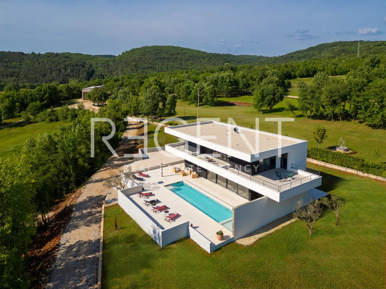 Istra, Oprtalj - Luksuzna dizajnerska vila 682 m2 novogradnja