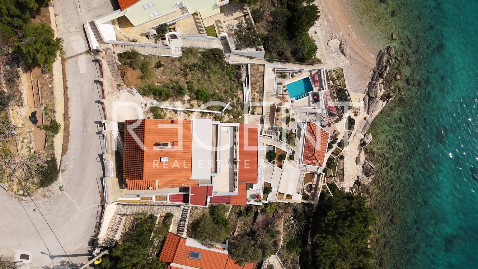 omiš, stanići – vila prvi red uz more s velikim potencijalom - slika 4