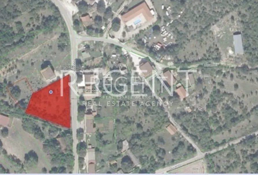 drniš - građevinsko zemljište 2034 m2 - slika 2