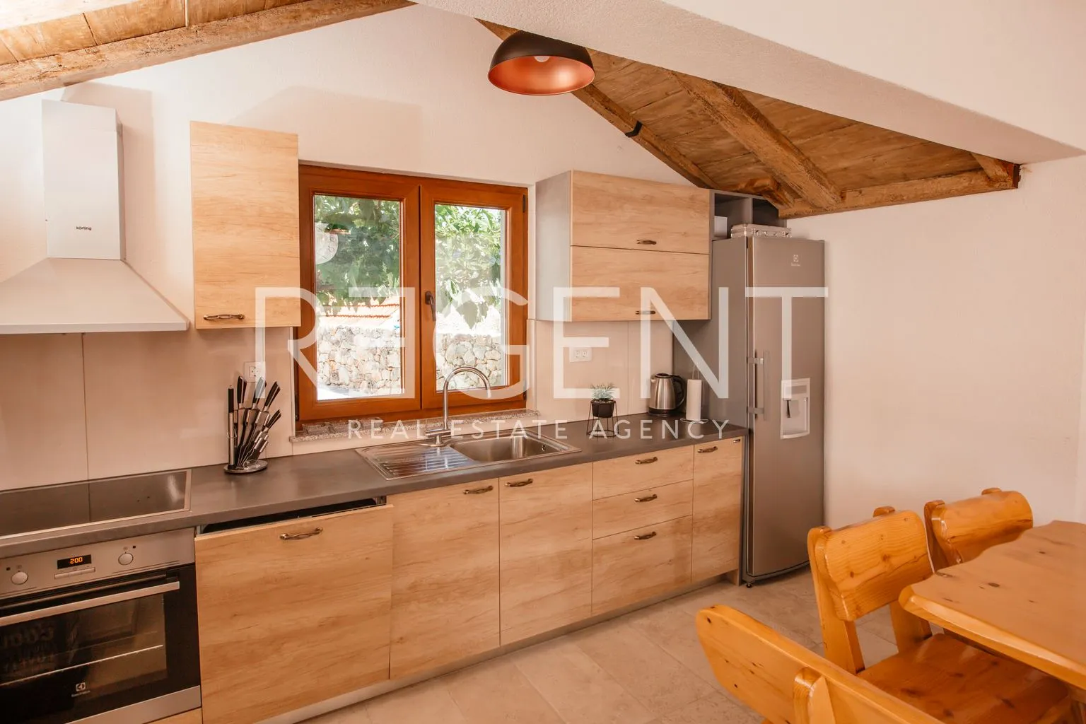imotski, proložac - moderno uređena vila 277 m2 na parceli 1360 m2 u mirnom okruženju - slika 10