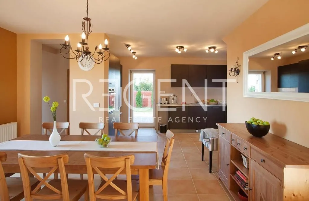 istra, vodnjan - prekrasna kamena vila 230 m2 - slika 3