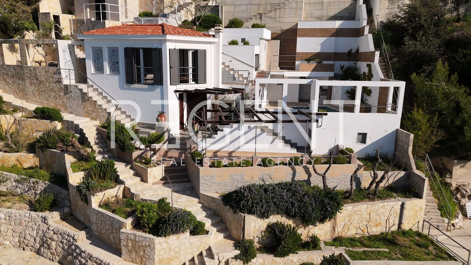omiš, stanići – vila prvi red uz more s velikim potencijalom - slika 5