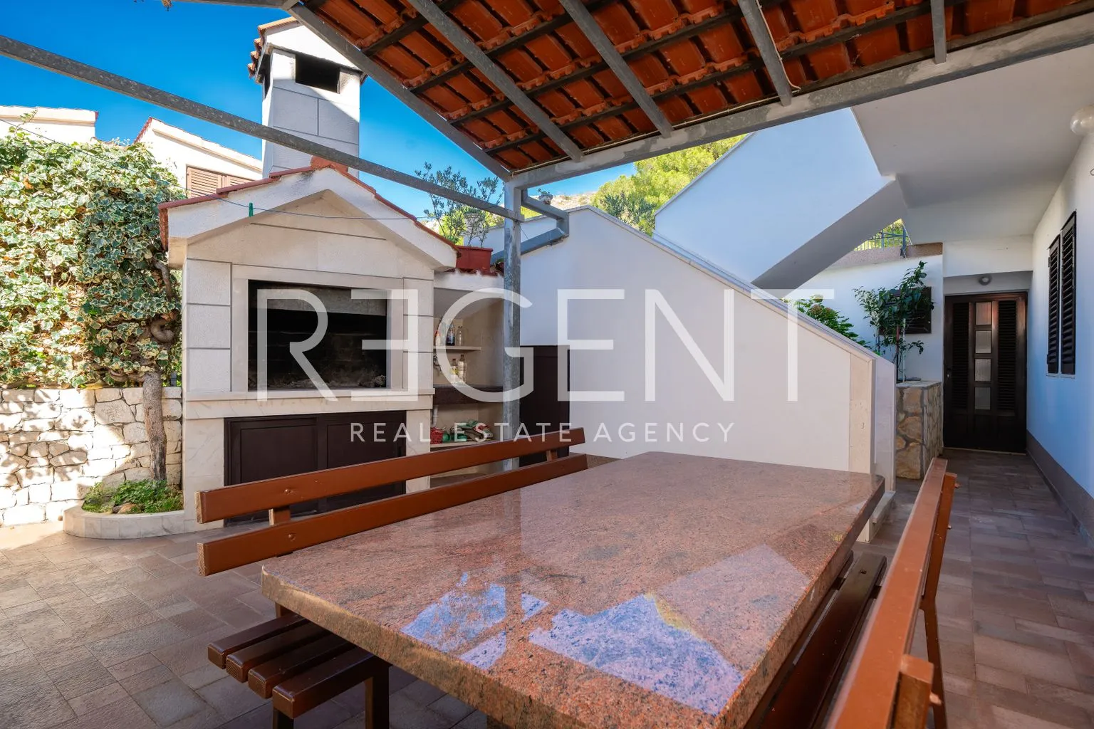 šibenik, rogoznica - kuća sa šest apartmana - slika 18