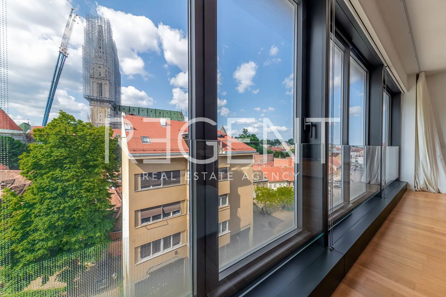 zagreb, ban centar – trosoban stan 131 m2 - slika 2