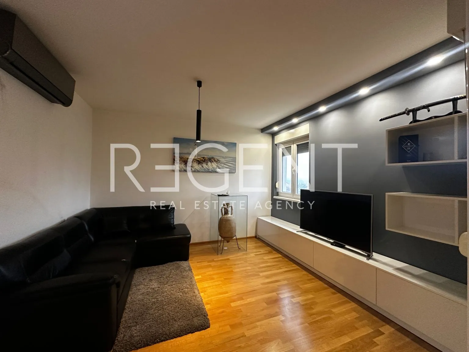 split, žnjan - dvosoban stan 76 m2, prvi red do mora - slika 4