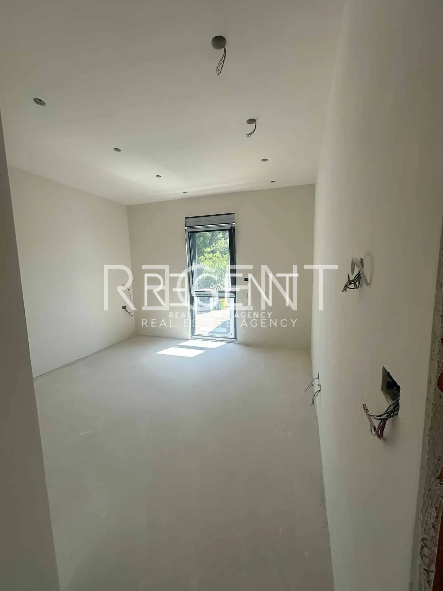 istra, medulin - moderna vila 300 m2 - slika 6